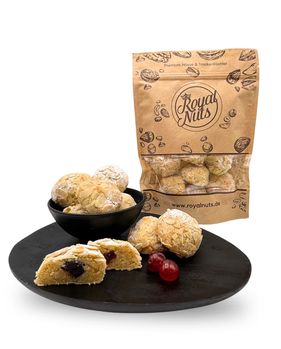 Italienisches Mandelgebäck mit Amarenakirschen - Royalnuts Genuss GmbH