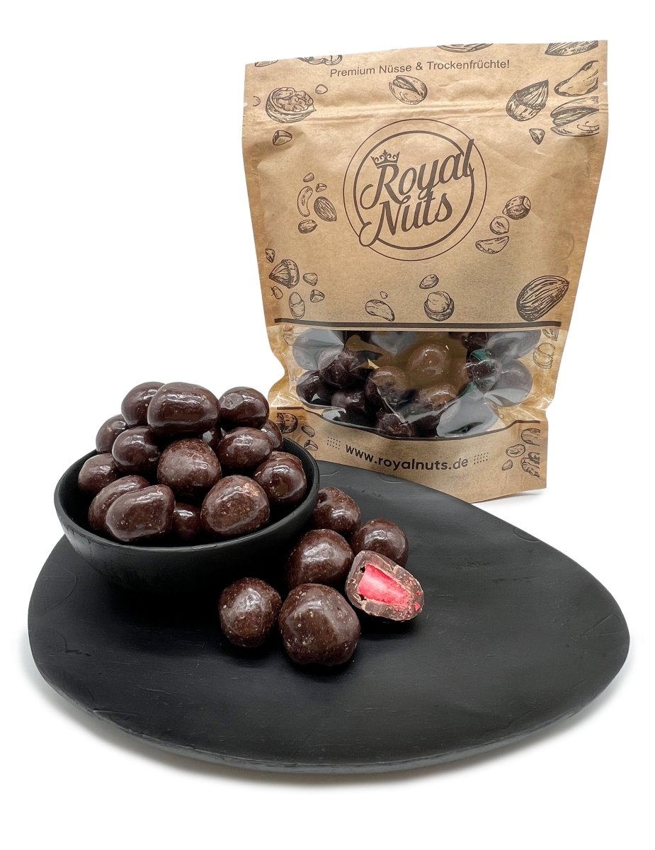 Gefriergetrocknete Erdbeeren mit Zartbitterschokolade - Royalnuts Genuss GmbH
